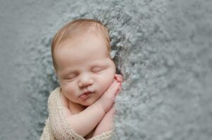 Newborn-Photographer-Omaha-8a